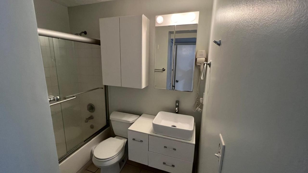 Ocean Front 2 Bedroom & Bath In Isla Verde San Juan Zewnętrze zdjęcie